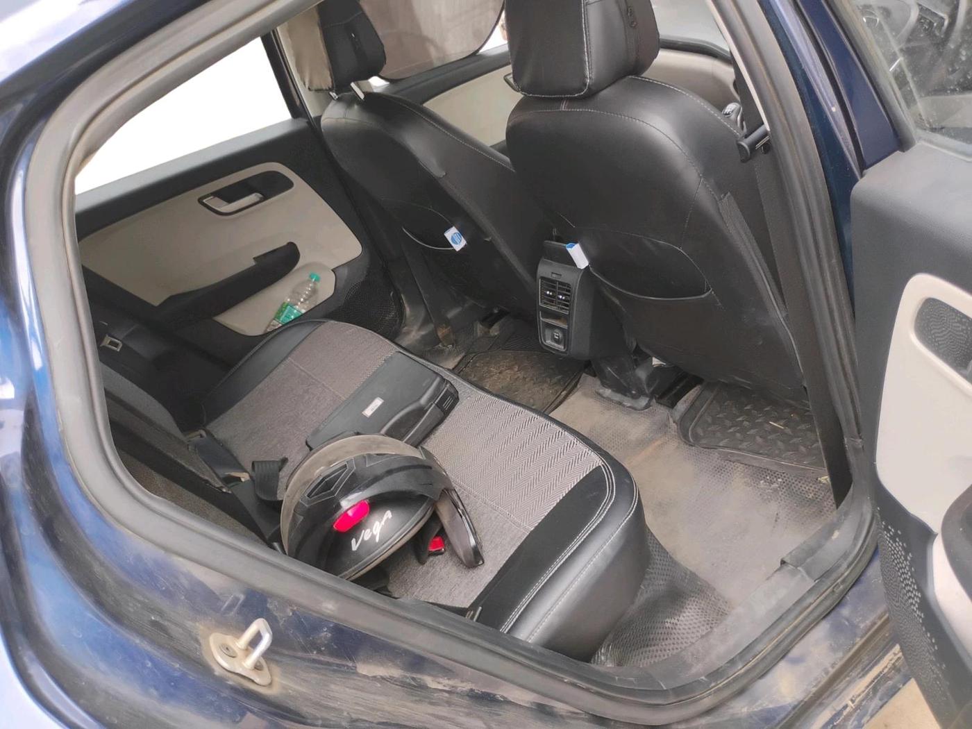 2023 Tata ALTROZ XZ + SUNROOF, Petrol, Manual, 10,850 km, interior