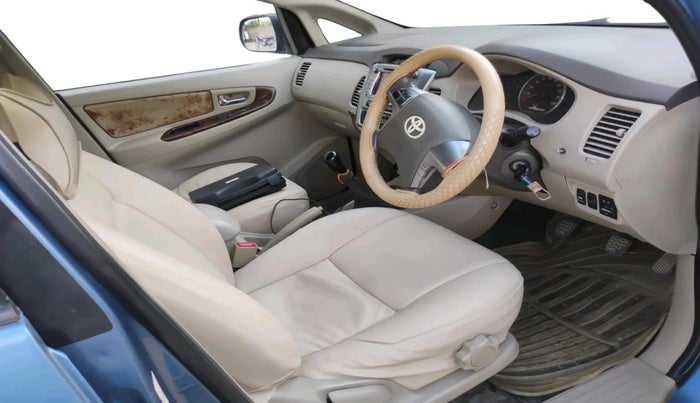 2014 Toyota Innova 2.5 VX 8 STR, Diesel, Manual, 2,72,981 km, interior