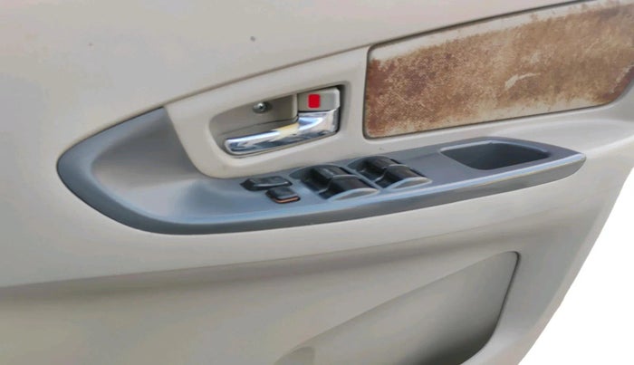 2014 Toyota Innova 2.5 VX 8 STR, Diesel, Manual, 2,72,981 km, interior