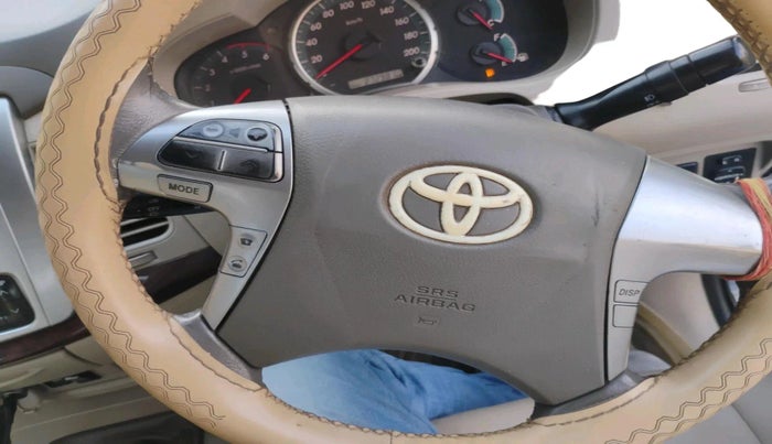 2014 Toyota Innova 2.5 VX 8 STR, Diesel, Manual, 2,72,981 km, interior