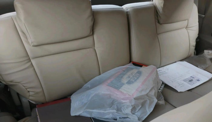 2014 Toyota Innova 2.5 VX 8 STR, Diesel, Manual, 2,72,981 km, interior