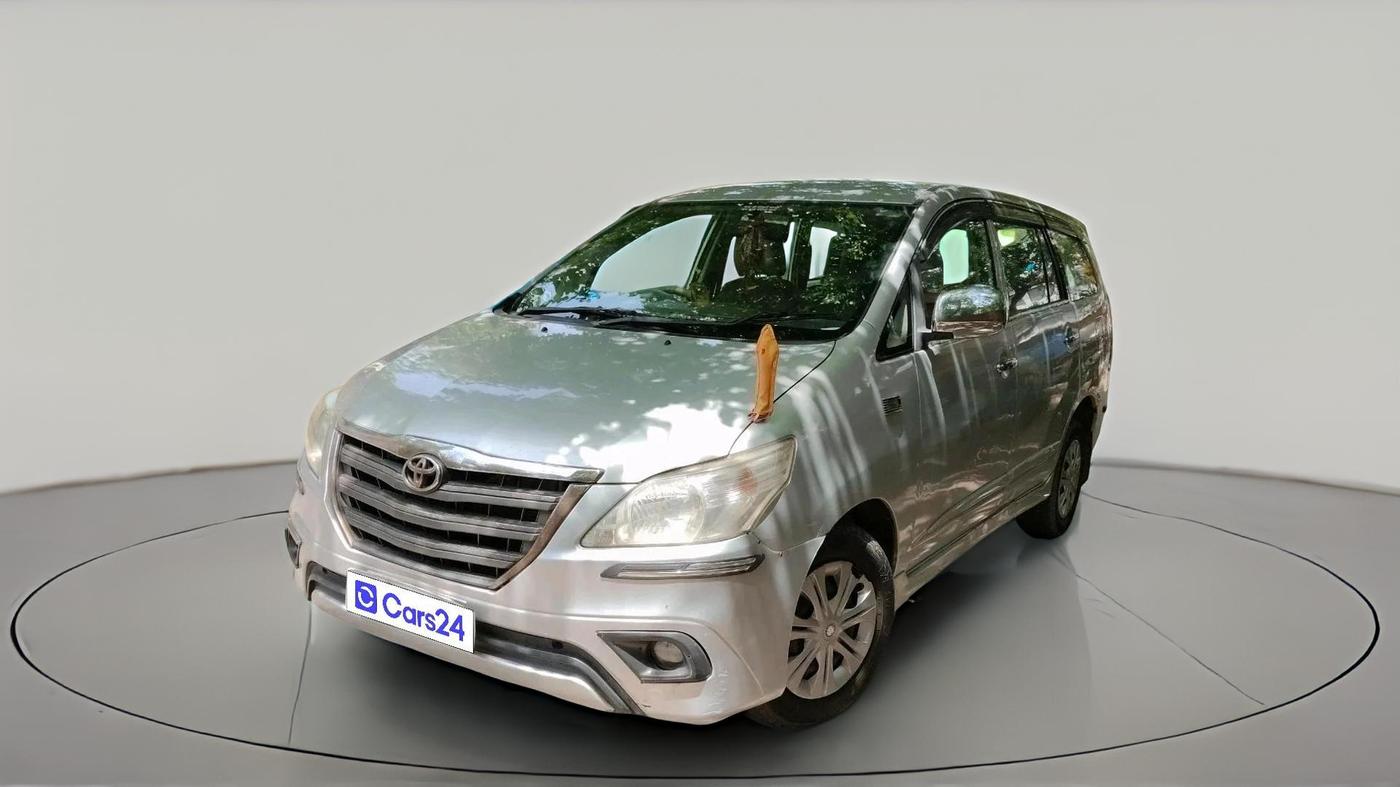 2013 Toyota Innova 2.5 G 8 STR, Diesel, Manual, 2,40,705 km, exterior