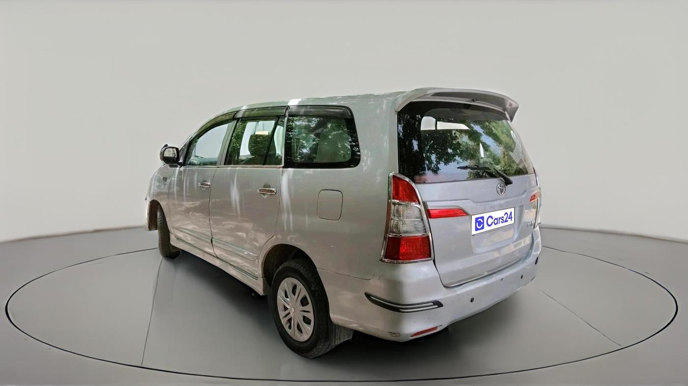 2013 Toyota Innova 2.5 G 8 STR, Diesel, Manual, 2,40,705 km, exterior