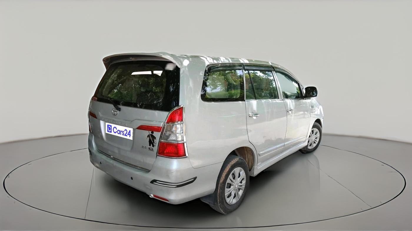 2013 Toyota Innova 2.5 G 8 STR, Diesel, Manual, 2,40,705 km, exterior