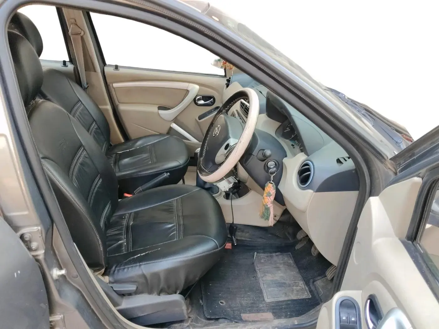 2014 Nissan Terrano XL (D), Diesel, Manual, 1,11,982 km, interior