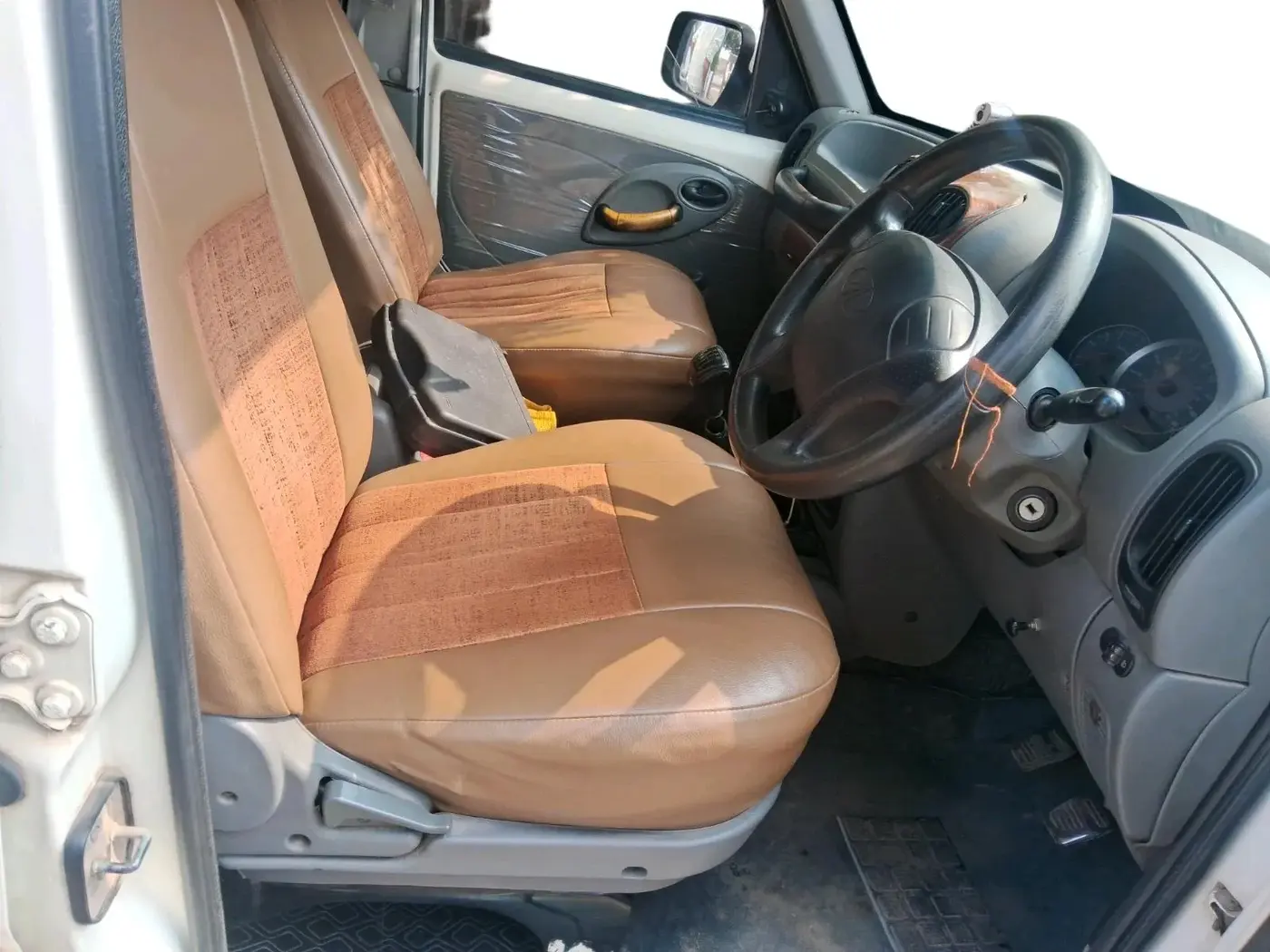 2014 Mahindra Scorpio EX M2DI, Diesel, Manual, 1,09,669 km, interior