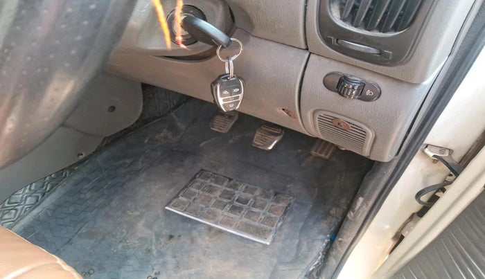 2014 Mahindra Scorpio EX M2DI, Diesel, Manual, 1,09,458 km, interior