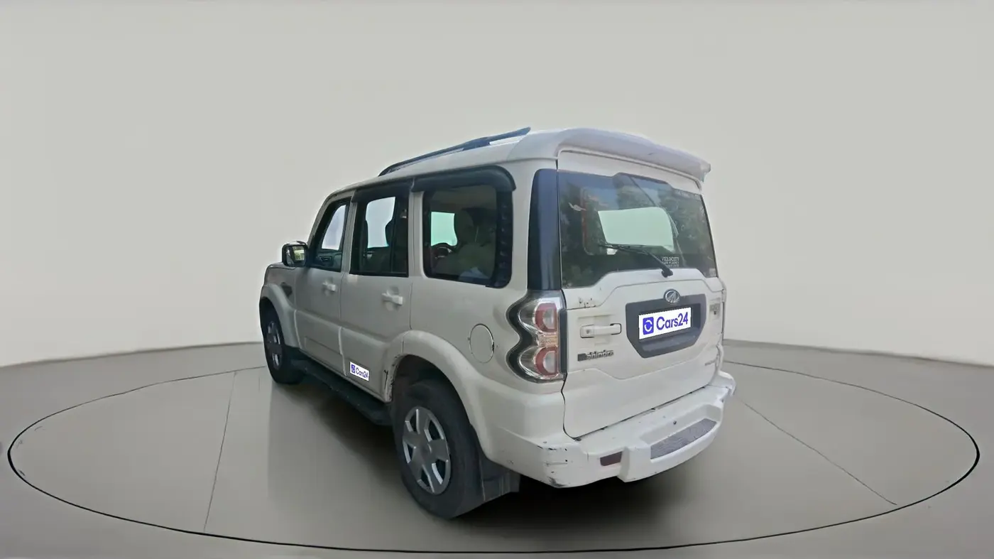 2017 Mahindra Scorpio S6 PLUS, Diesel, Manual, 1,68,901 km, exterior