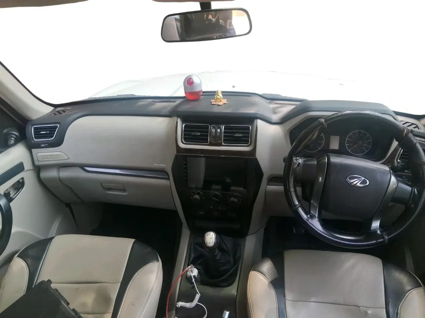 2017 Mahindra Scorpio S6 PLUS, Diesel, Manual, 1,68,901 km, interior
