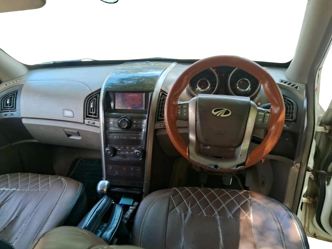 2013 Mahindra XUV500 W8, Diesel, Manual, 1,02,144 km, interior