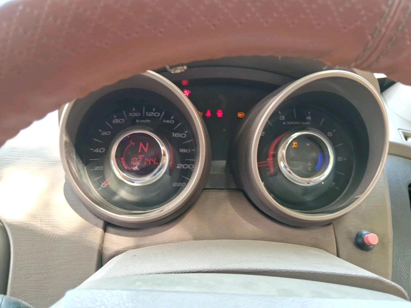 2013 Mahindra XUV500 W8, Diesel, Manual, 1,02,144 km, interior