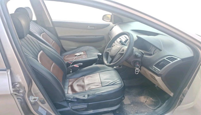 2013 Hyundai i20 SPORTZ 1.2, Petrol, Manual, 53,865 km, interior