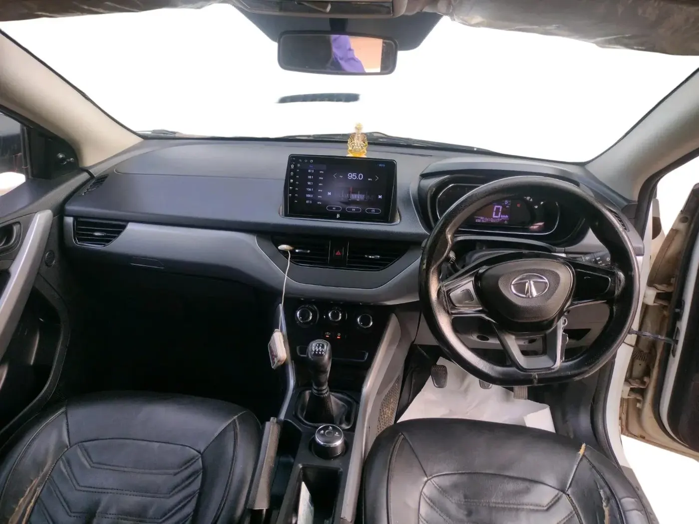 2022 Tata NEXON XE PETROL, Petrol, Manual, 65,616 km, interior