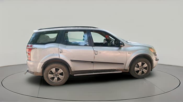 2013 Mahindra XUV500 W8, Diesel, Manual, 1,80,490 km, exterior