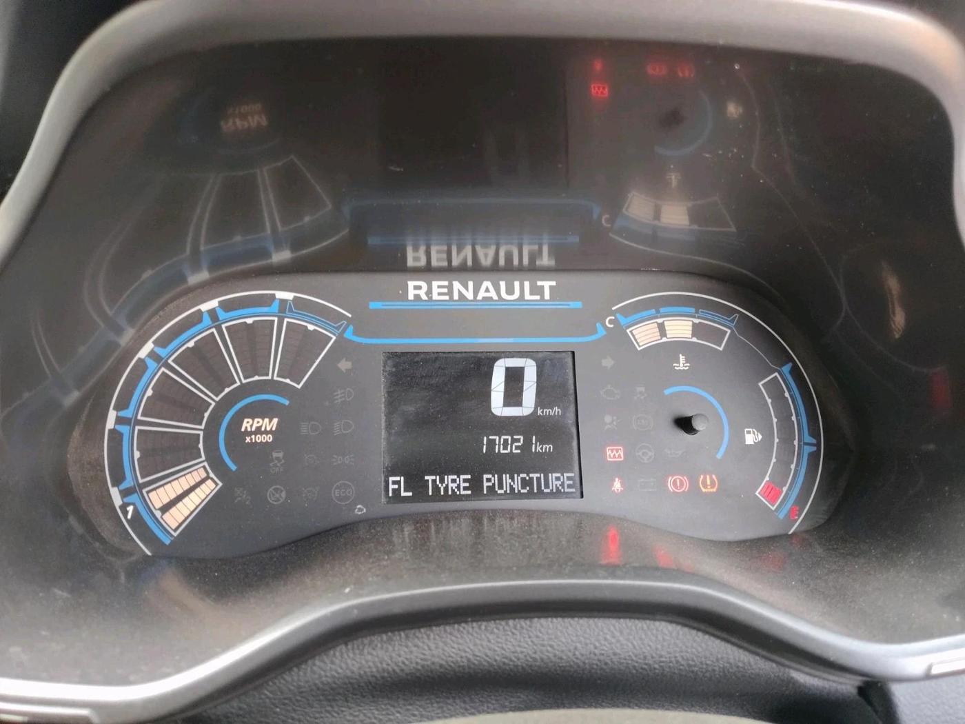 2025 Renault TRIBER RXE MT, Petrol, Manual, 17,021 km, interior