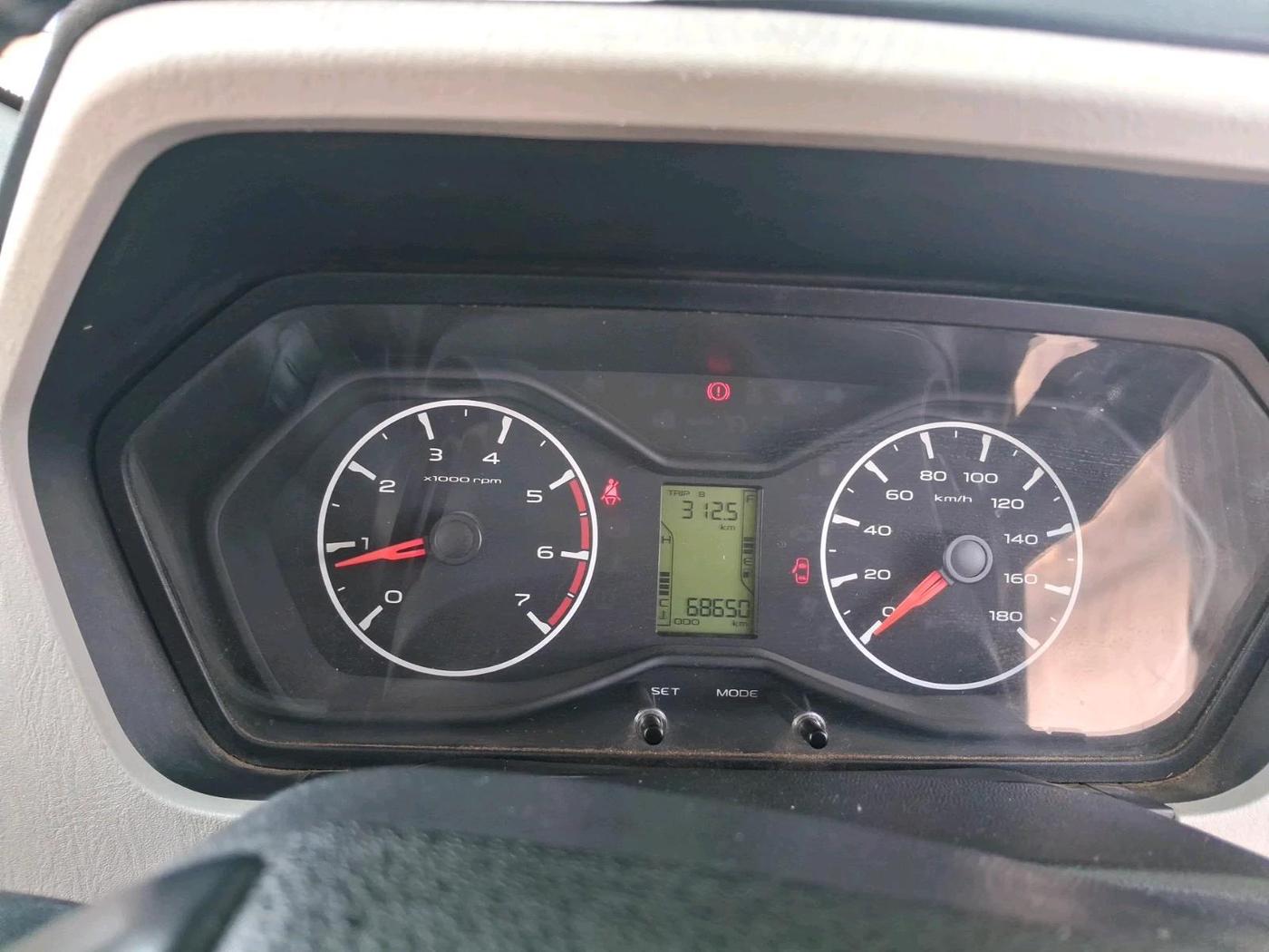 2018 Mahindra Scorpio S5, Diesel, Manual, 68,650 km, interior