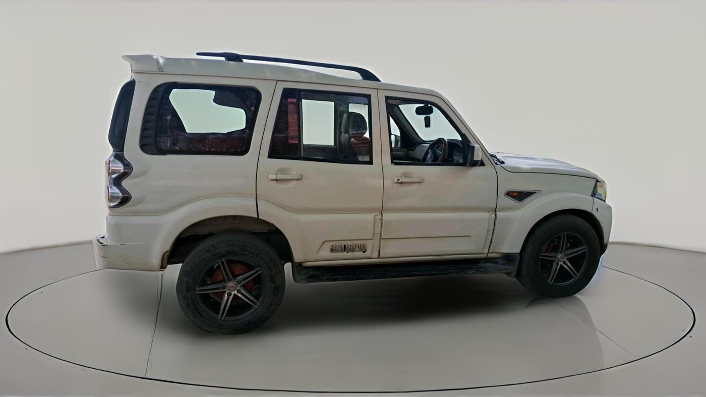2017 Mahindra Scorpio S4 PLUS, Diesel, Manual, 88,136 km, exterior