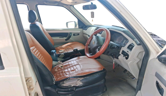 2017 Mahindra Scorpio S4 PLUS, Diesel, Manual, 88,136 km, interior