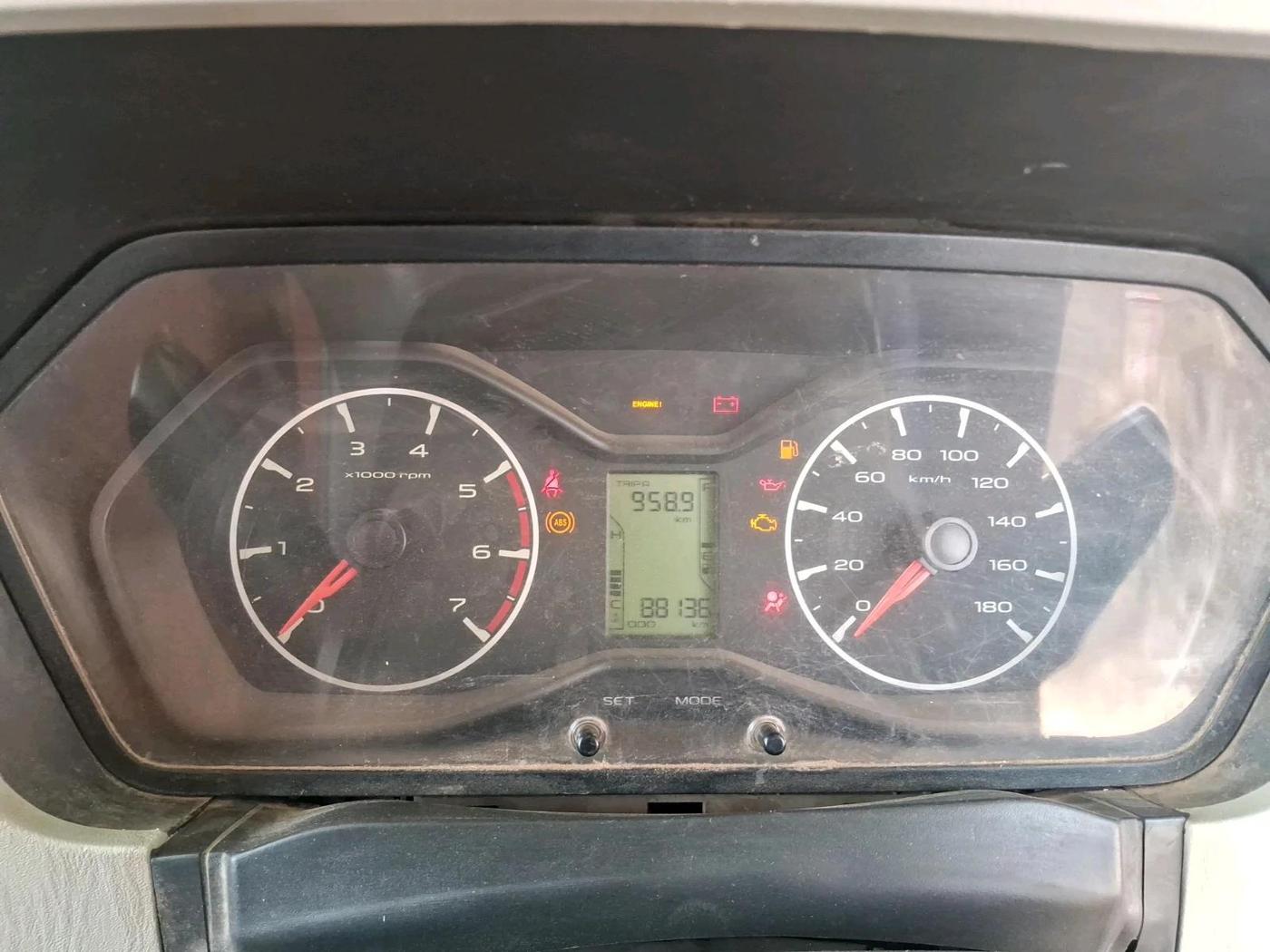 2017 Mahindra Scorpio S4 PLUS, Diesel, Manual, 88,136 km, interior