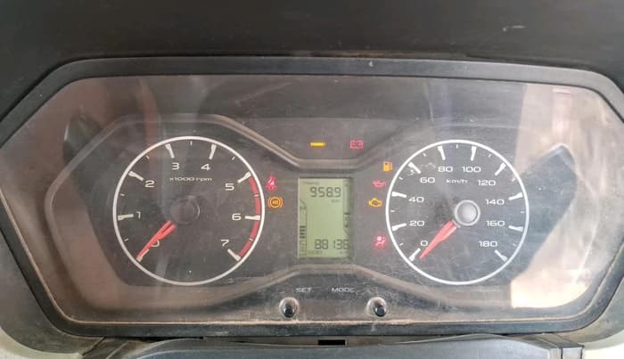 2017 Mahindra Scorpio S4 PLUS, Diesel, Manual, 88,136 km, interior