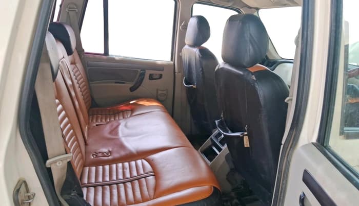 2017 Mahindra Scorpio S4 PLUS, Diesel, Manual, 88,136 km, interior