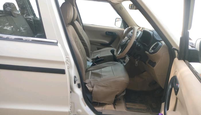 2022 Mahindra BOLERO NEO N 8, Diesel, Manual, 93,890 km, interior