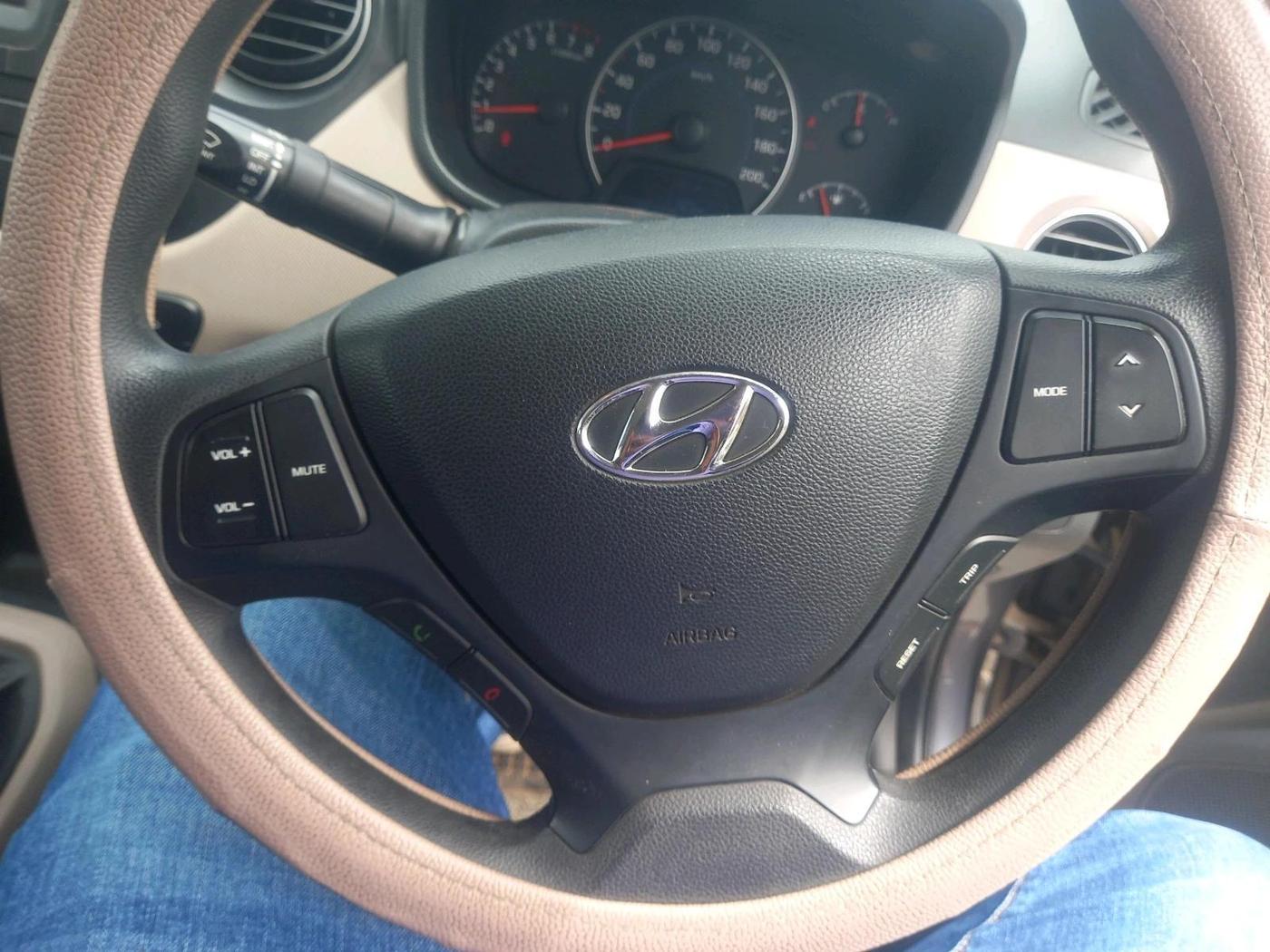 2016 Hyundai Grand i10 SPORTZ 1.2 KAPPA VTVT, Petrol, Manual, 26,144 km, interior