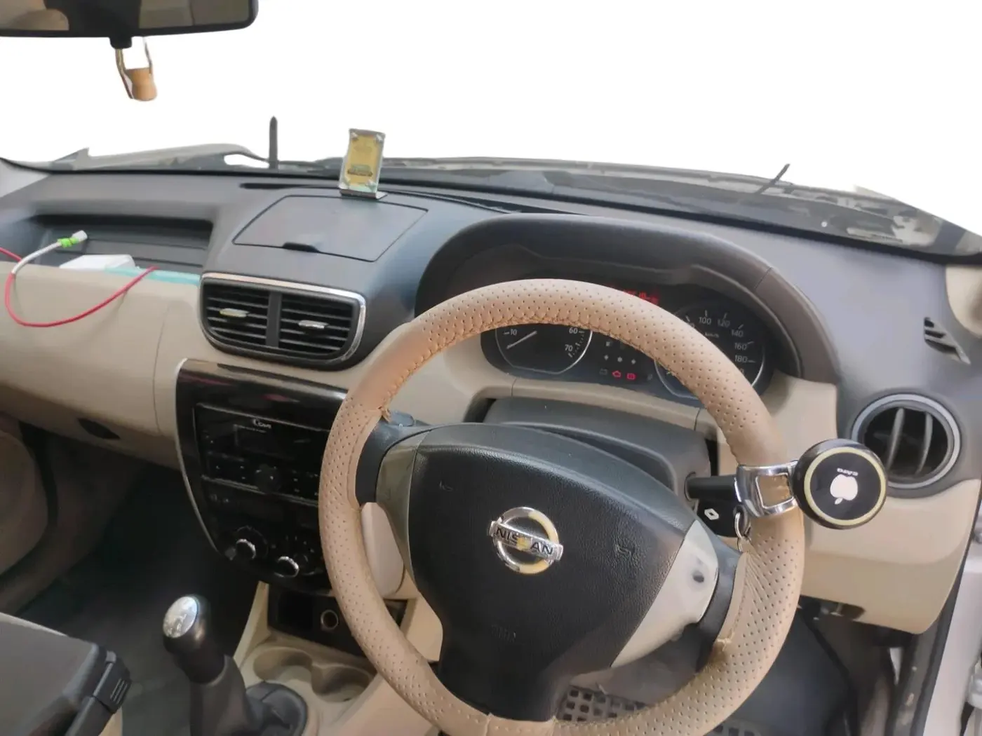 2014 Nissan Terrano XL (D), Diesel, Manual, 1,20,510 km, interior