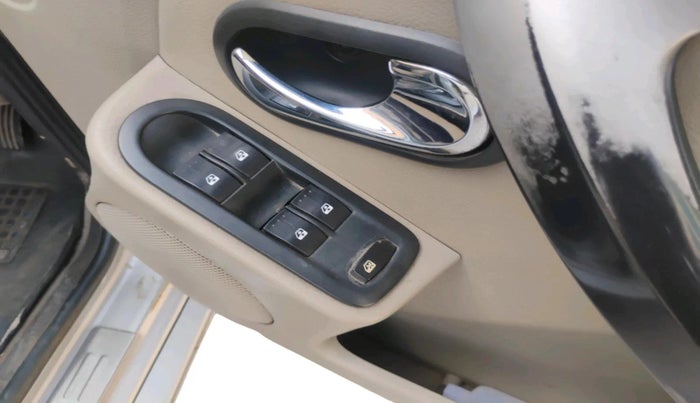 2014 Nissan Terrano XL (D), Diesel, Manual, 1,20,510 km, interior