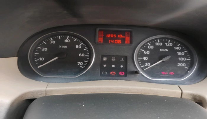 2014 Nissan Terrano XL (D), Diesel, Manual, 1,20,510 km, interior