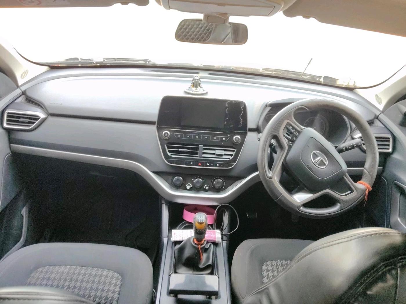 2019 Tata Harrier XM 2.0L KRYOTEC, Diesel, Manual, 1,31,422 km, interior
