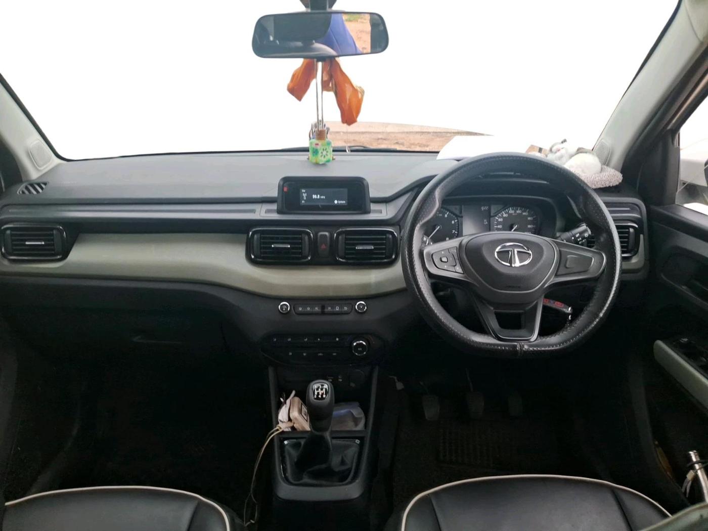 2022 Tata PUNCH ADVENTURE MT, Petrol, Manual, 33,740 km, interior