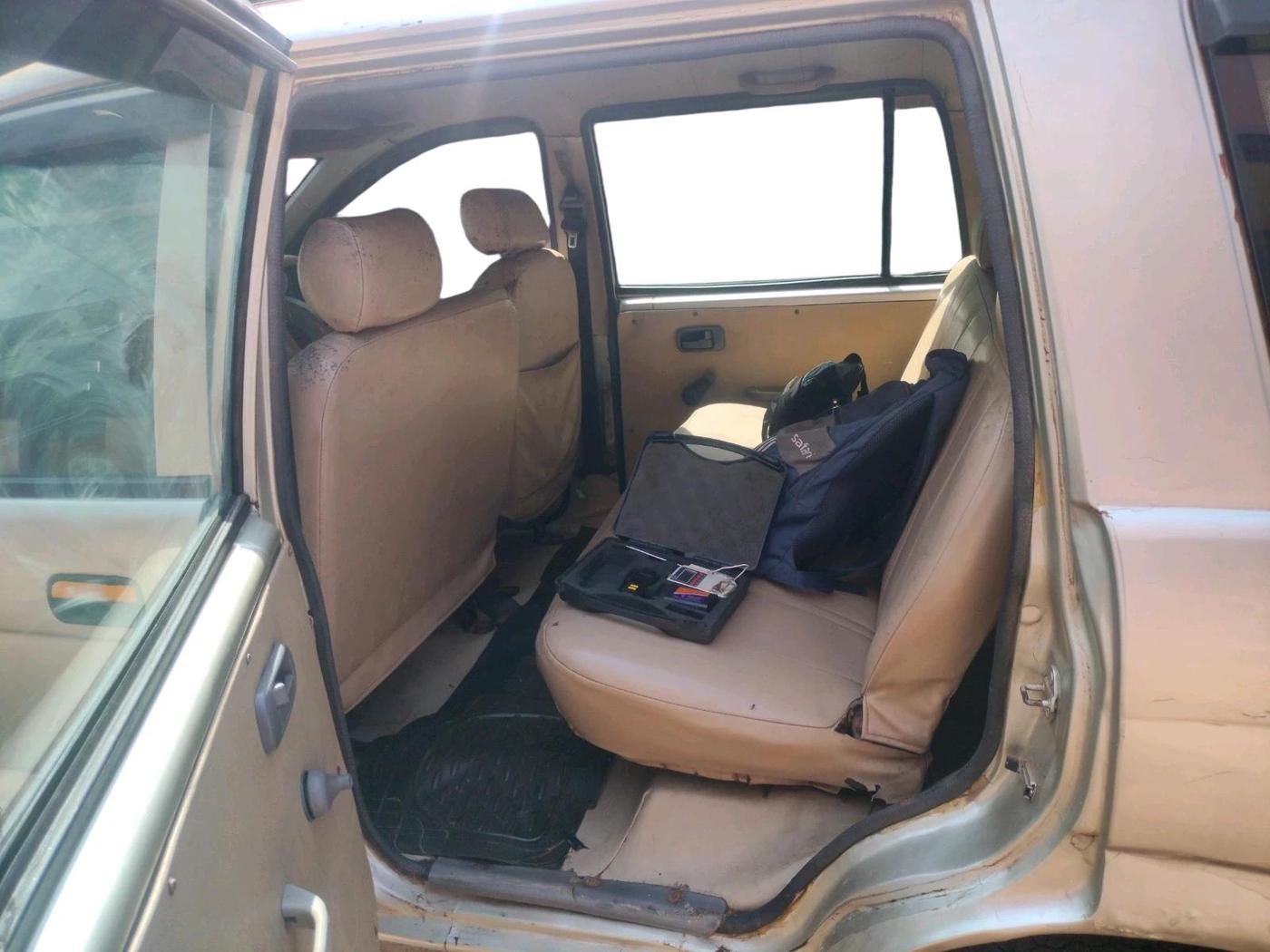 2011 Chevrolet Tavera LS B1 10 STR, Diesel, Manual, 1,50,000 km, interior