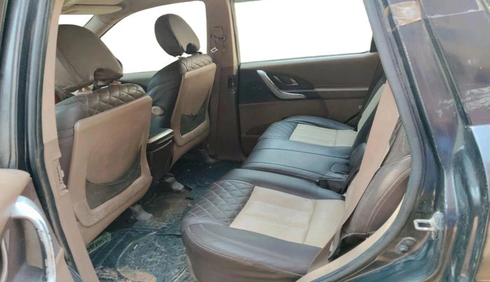 2012 Mahindra XUV500 W6, Diesel, Manual, 1,13,500 km, interior