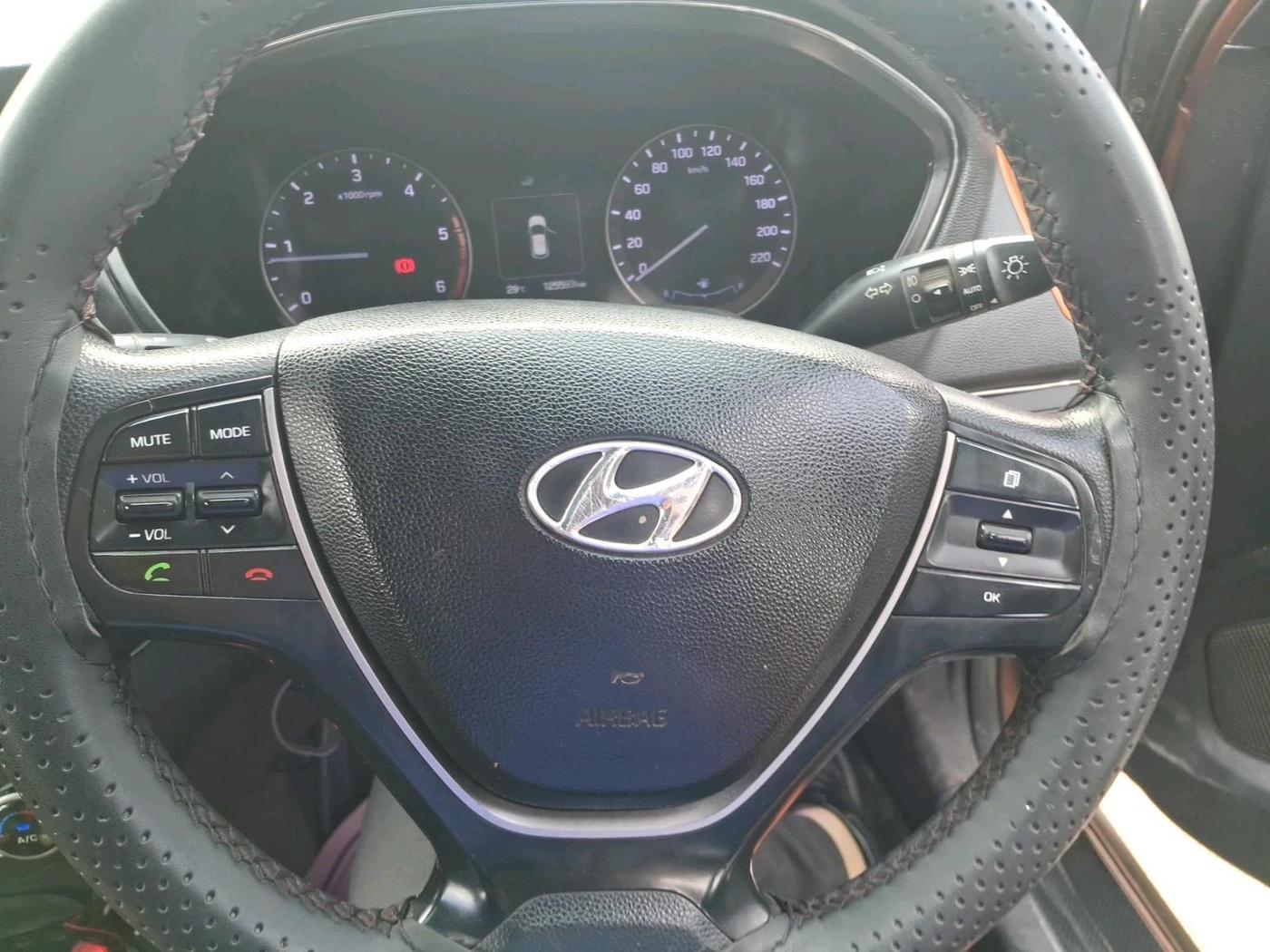 2015 Hyundai i20 Active 1.4 SX, Diesel, Manual, 1,25,593 km, interior