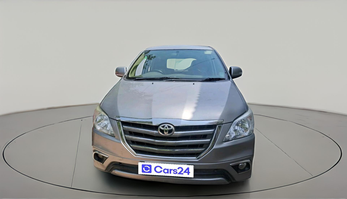 2015 Toyota Innova 2.5 VX 8 STR, Diesel, Manual, 90,241 km, exterior
