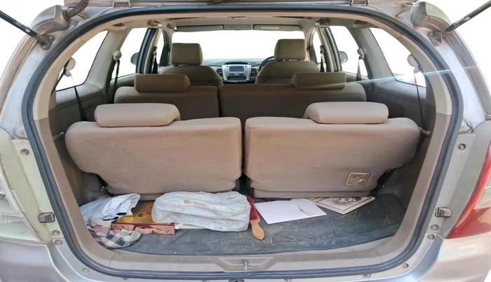 2015 Toyota Innova 2.5 VX 8 STR, Diesel, Manual, 90,241 km, exterior
