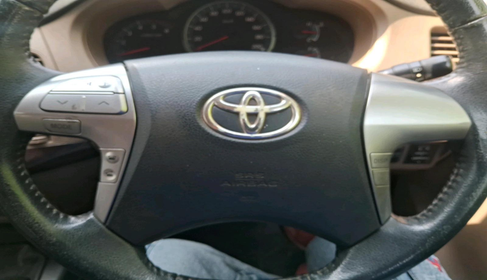 2015 Toyota Innova 2.5 VX 8 STR, Diesel, Manual, 90,241 km, interior