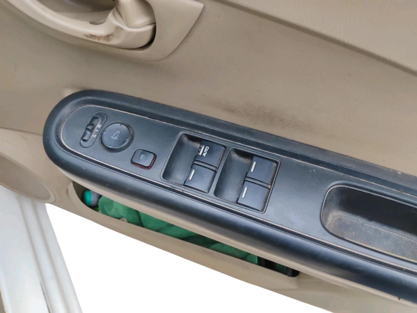 2015 Honda Mobilio 1.5L I-DTEC S, Diesel, Manual, 1,34,411 km, interior