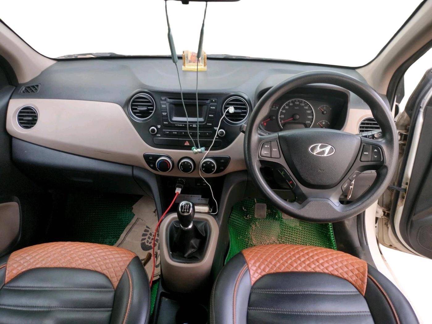 2016 Hyundai Grand i10 SPORTZ 1.2 KAPPA VTVT, Petrol, Manual, 2,04,746 km, interior