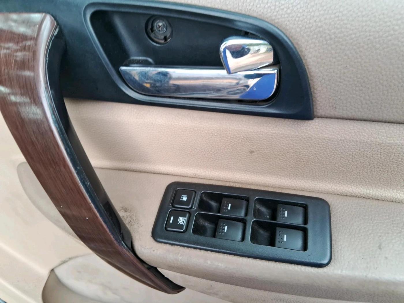 2014 Tata Safari Storme 2.2 VX 4X2, Diesel, Manual, 1,38,000 km, interior