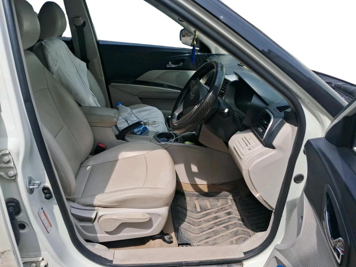 2019 Mahindra XUV300 W8 (O) 1.5 DIESEL AMT, Diesel, Automatic, 88,291 km, interior