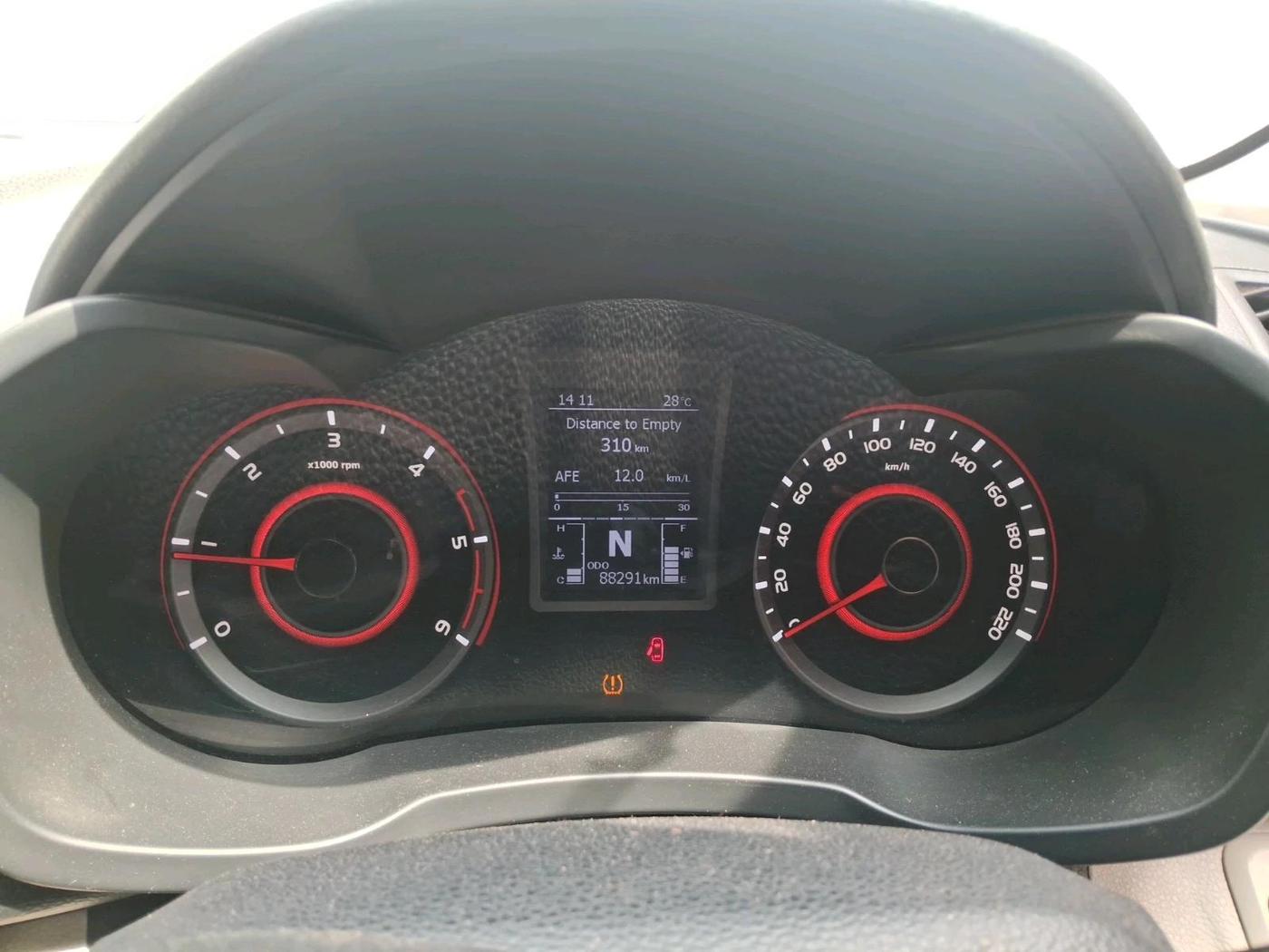 2019 Mahindra XUV300 W8 (O) 1.5 DIESEL AMT, Diesel, Automatic, 88,291 km, interior