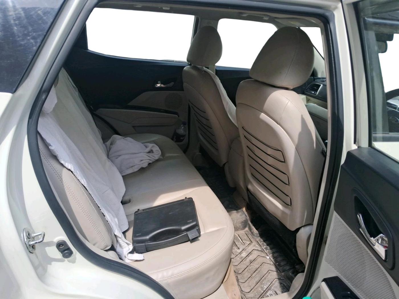 2019 Mahindra XUV300 W8 (O) 1.5 DIESEL AMT, Diesel, Automatic, 88,291 km, interior