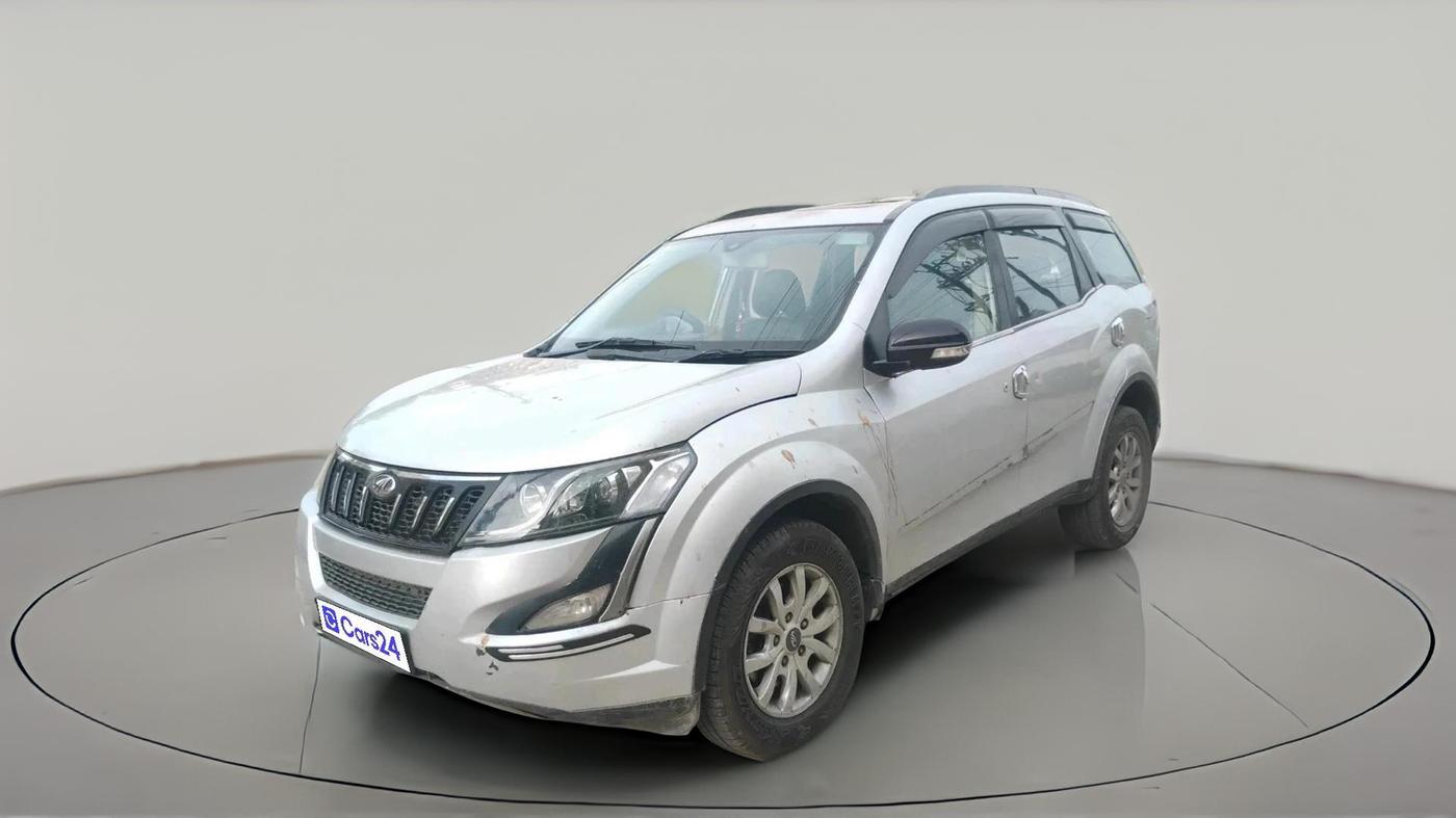 2015 Mahindra XUV500 W10, Diesel, Manual, 2,25,526 km, exterior
