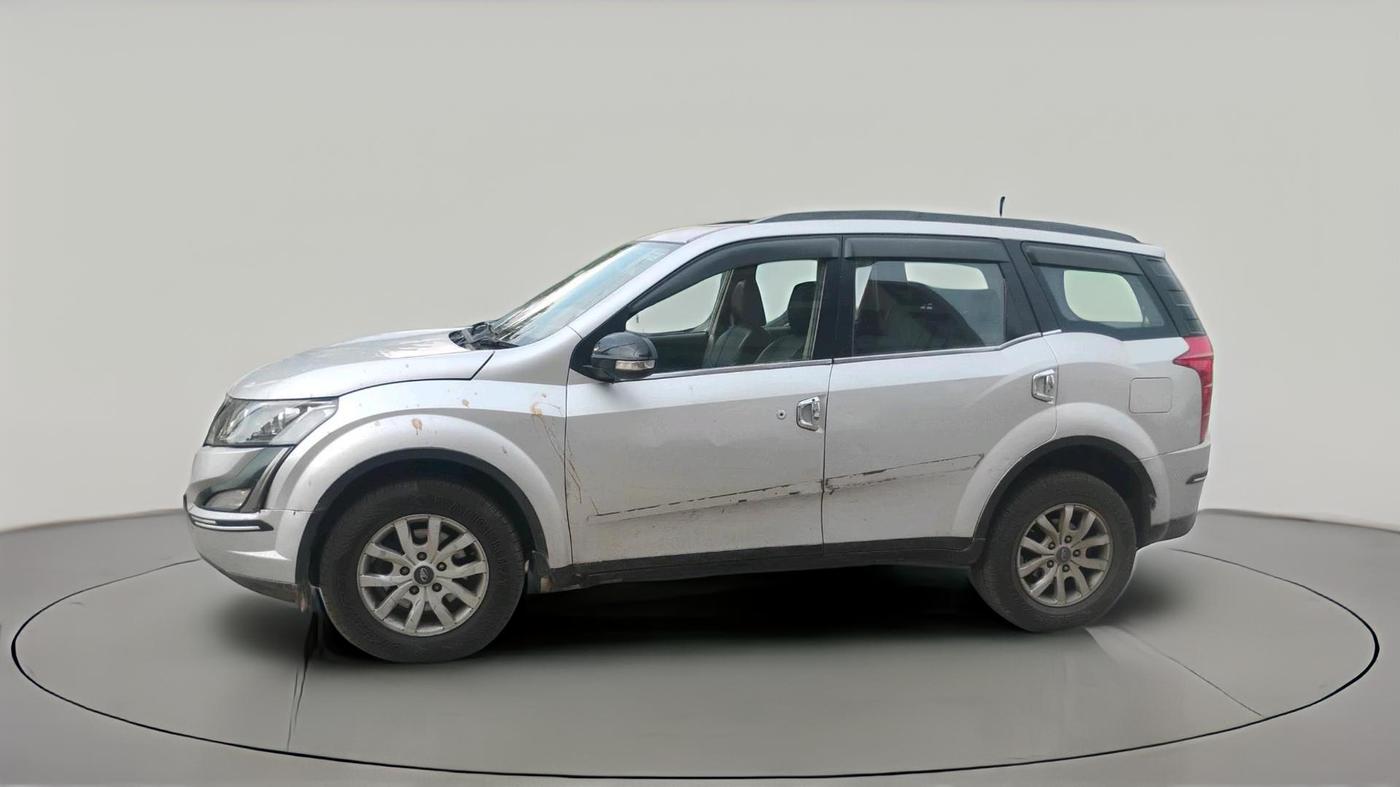 2015 Mahindra XUV500 W10, Diesel, Manual, 2,25,526 km, exterior