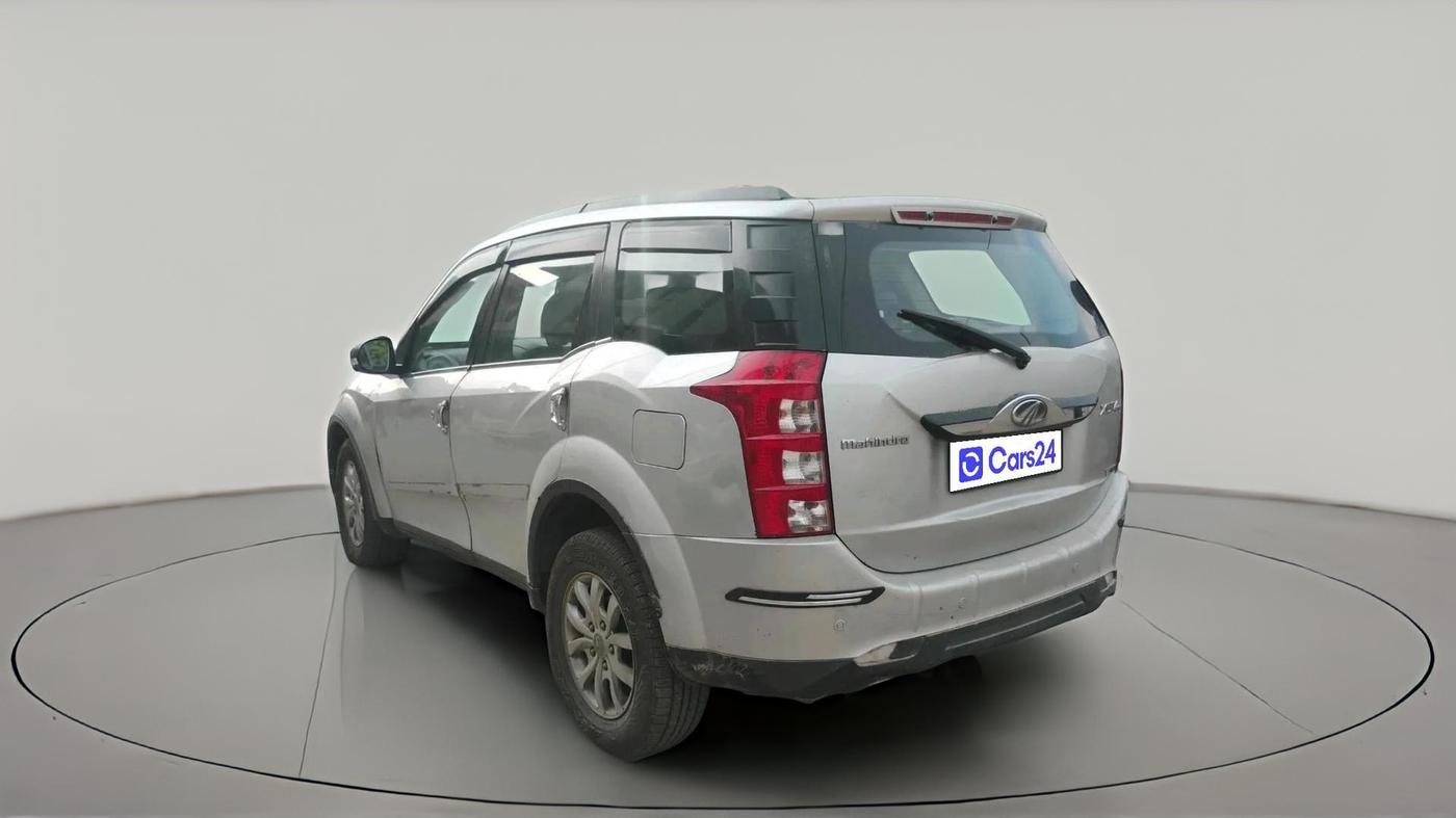 2015 Mahindra XUV500 W10, Diesel, Manual, 2,25,526 km, exterior