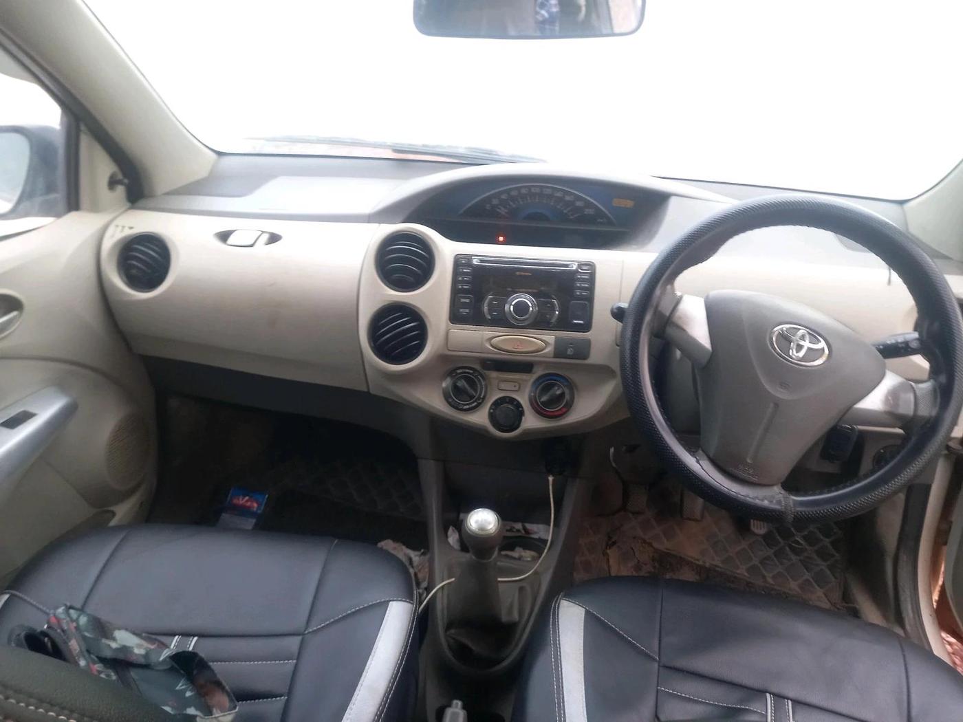 2013 Toyota Etios Liva G, Petrol, Manual, 58,874 km, interior