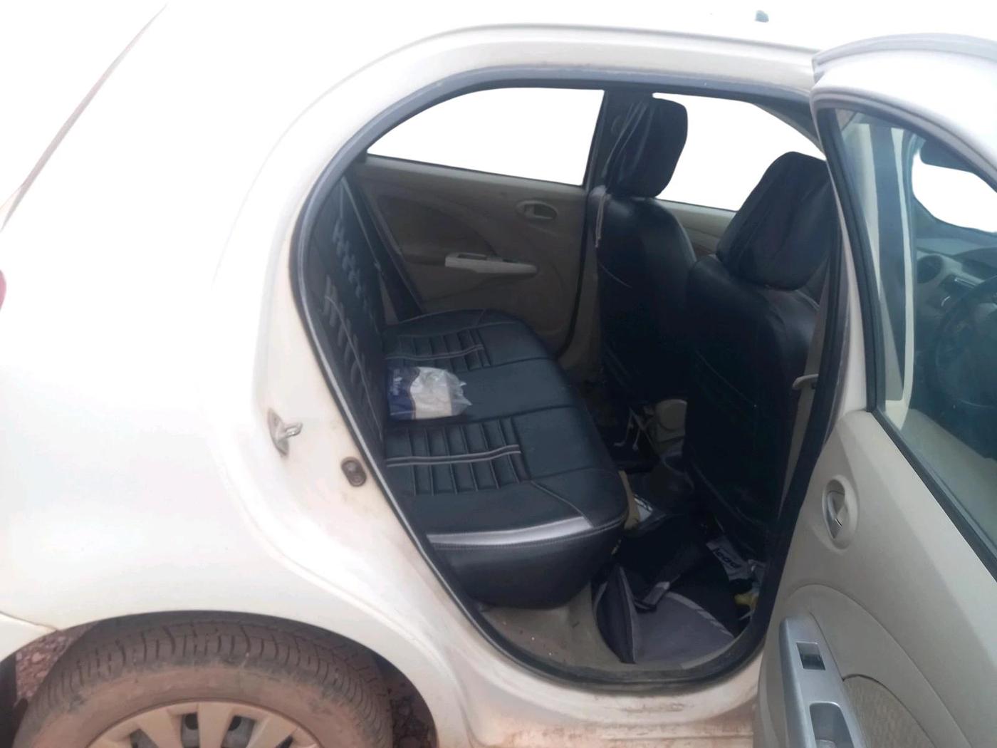 2013 Toyota Etios Liva G, Petrol, Manual, 58,874 km, interior