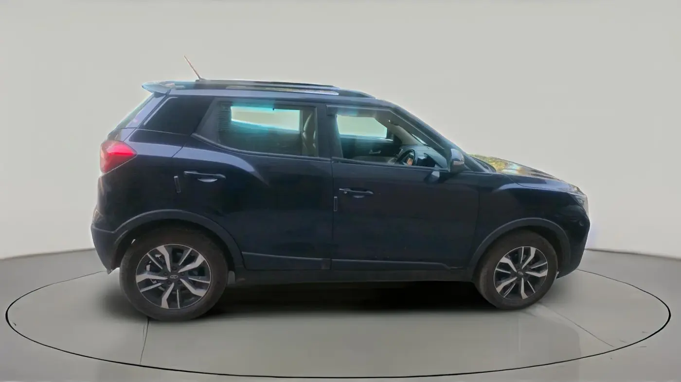 2021 Mahindra XUV300 W8 (O) 1.5 DIESEL, Diesel, Manual, 1,05,795 km, exterior